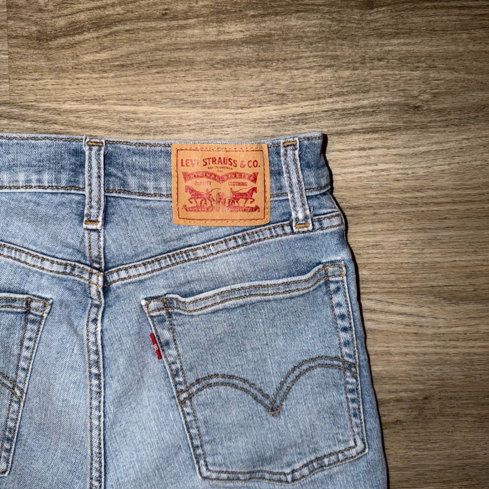 Levis Wedgie Shorts 27 Light Wash High Rise Cuffed Denim Womens - Picture 7 of 8
